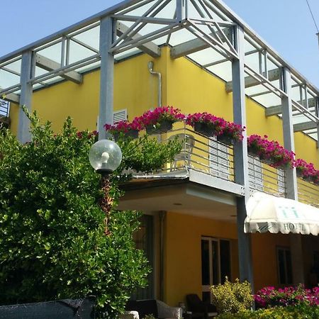 Hotel Illi Марина ди Маса Екстериор снимка