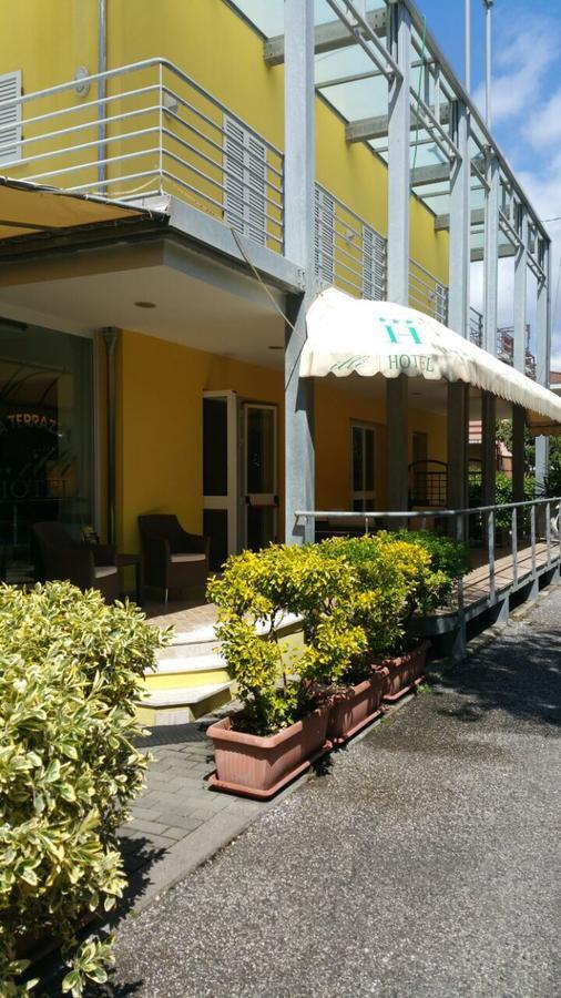 Hotel Illi Марина ди Маса Екстериор снимка