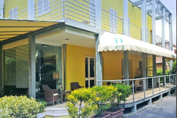 Hotel Illi Марина ди Маса Екстериор снимка